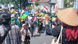 Ratusan Massa Geruduk DPRD-Pemprov NTB